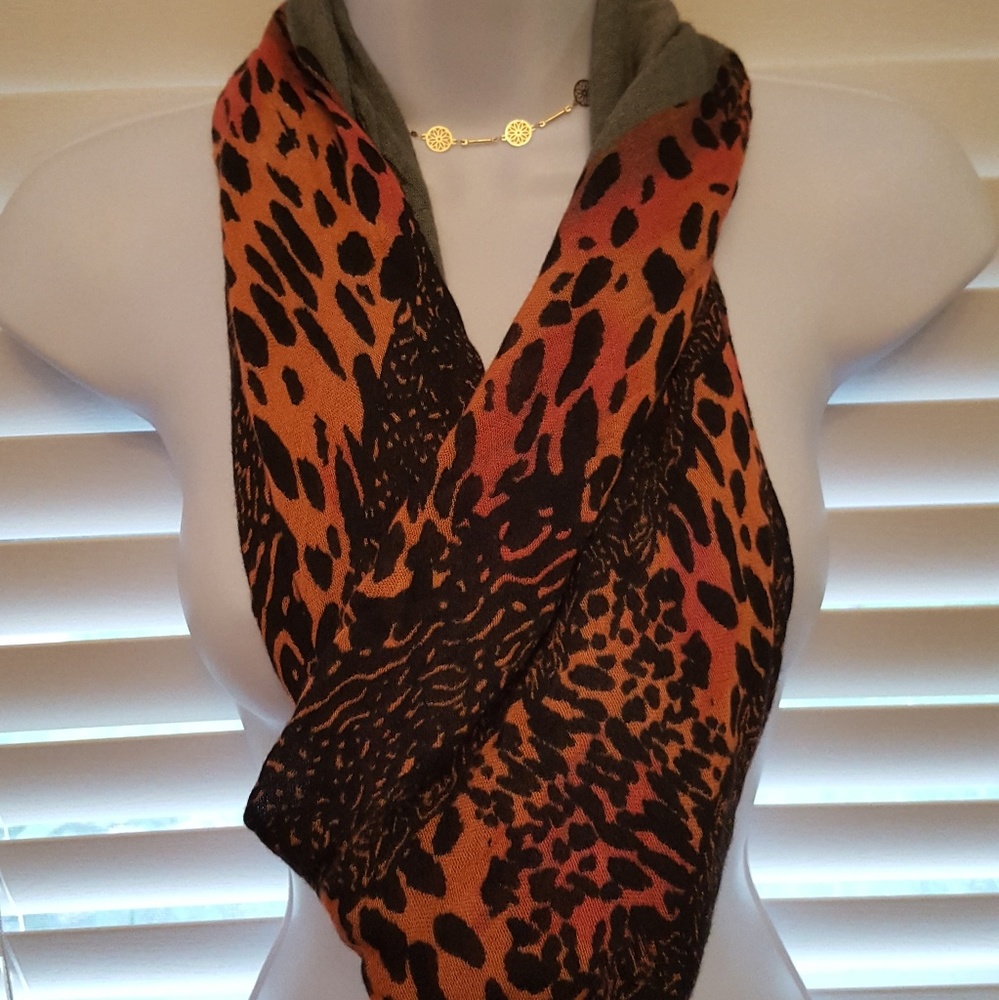 5 Scarves - Picture 4 of 5
